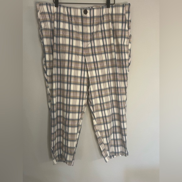 22W High-Rise Taper Cream Plaid Pants - Ava & Viv - Picture 1 of 4